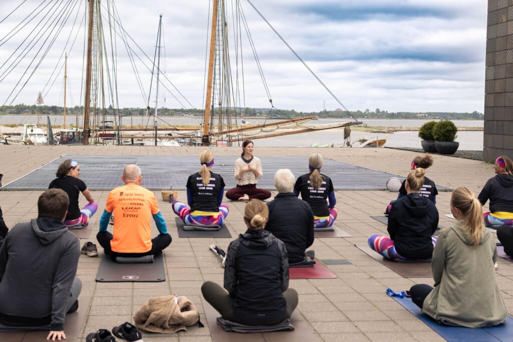 Billede af yoga for en virksomhed i Holbæk